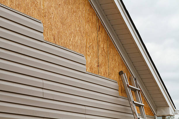 Professional Siding Installation technician working in Woodbine, NJ